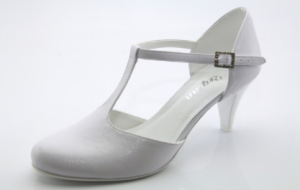 April fehér menyasszonyi cipő